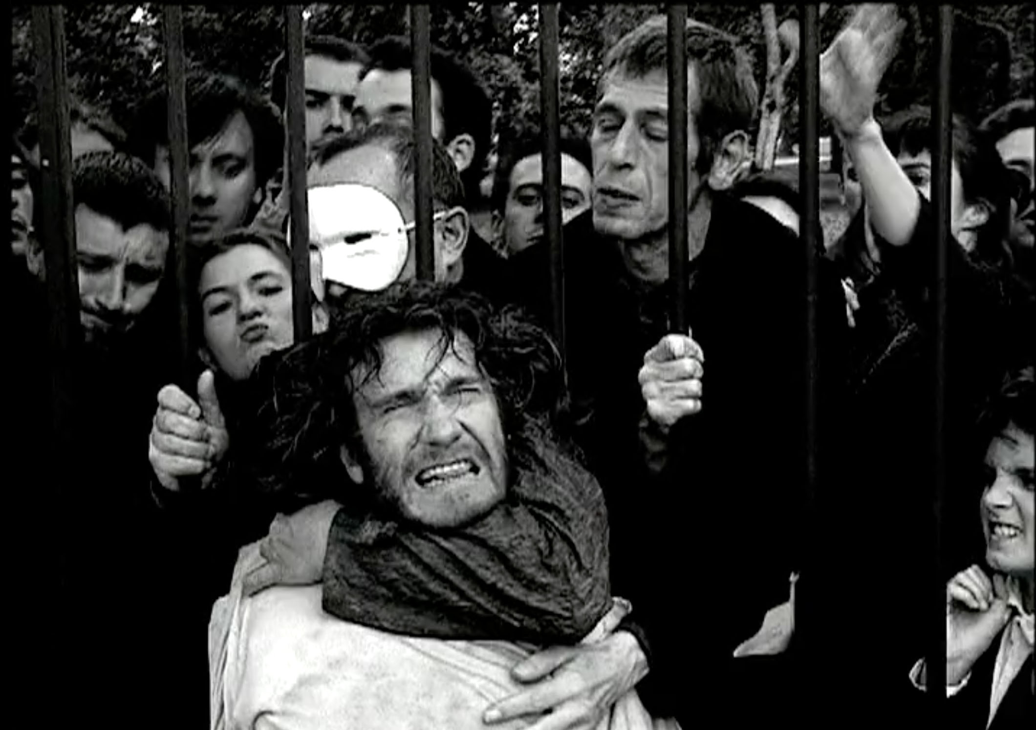 Image filmée du calvaire d'Hippolyte (Thierry Frémont) dans la mise en scène de Renaud Cojo © Renaud Cojo