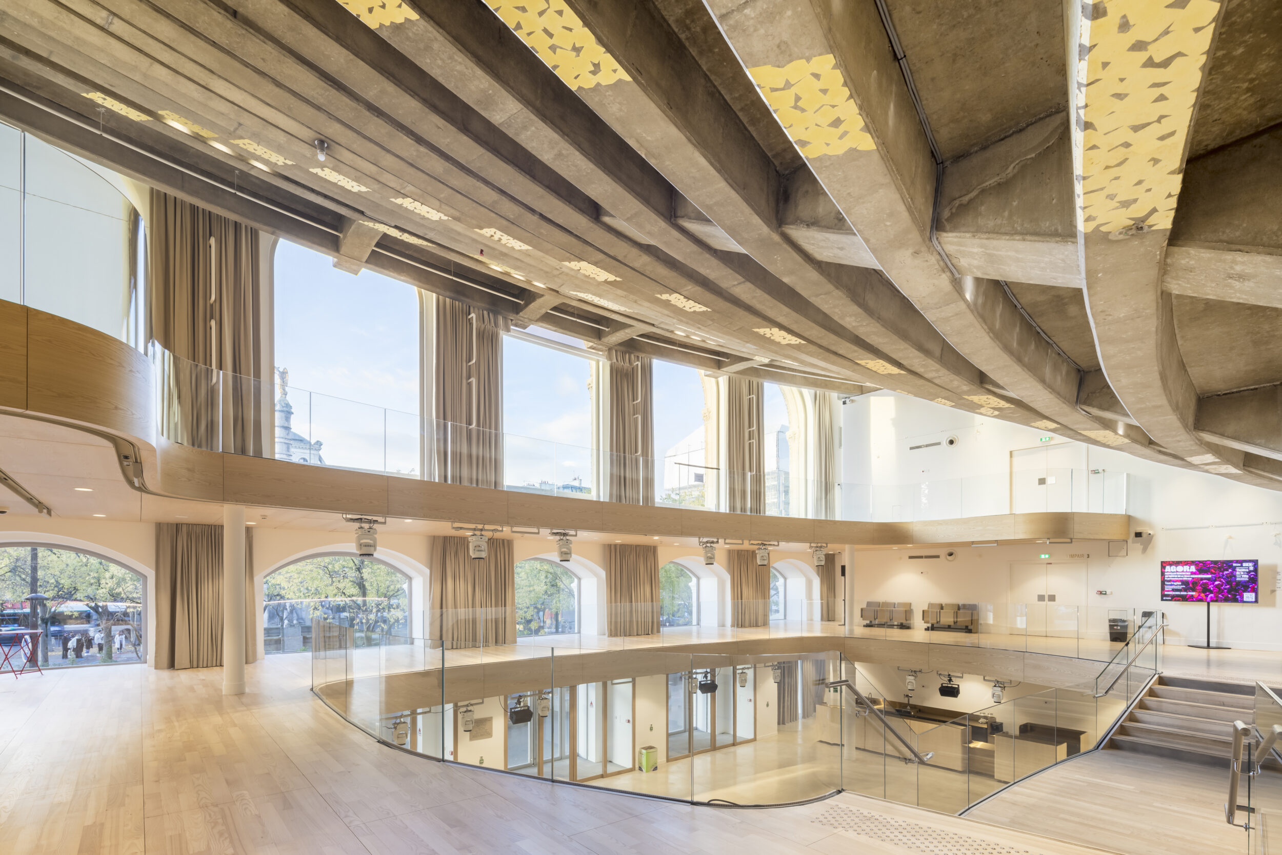 1	Rénovation du Théâtre de la Ville, agence Blond&Roux architectes. Vue du hall. Crédit Boegly et Grazia